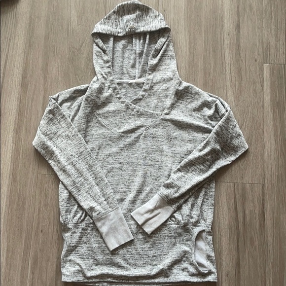 Athleta Sweaters - Heather gray Athleta hoodie with pockets